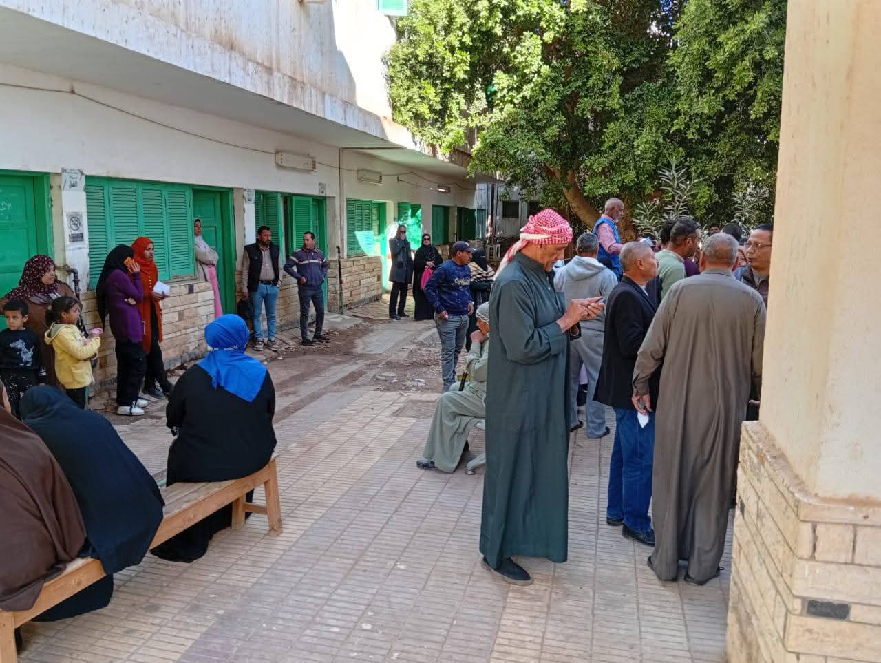 جانب من القوافل الطبية المجانية جانب من القوافل الطبية المجانية