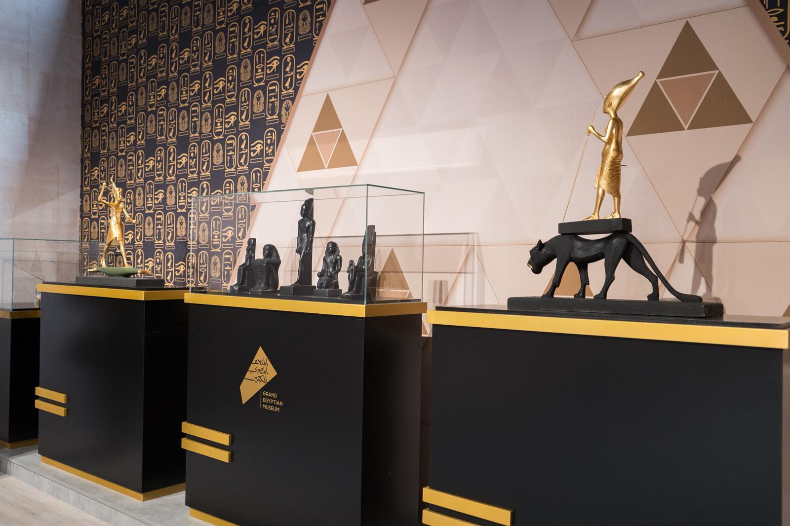 افتتاح المعرض