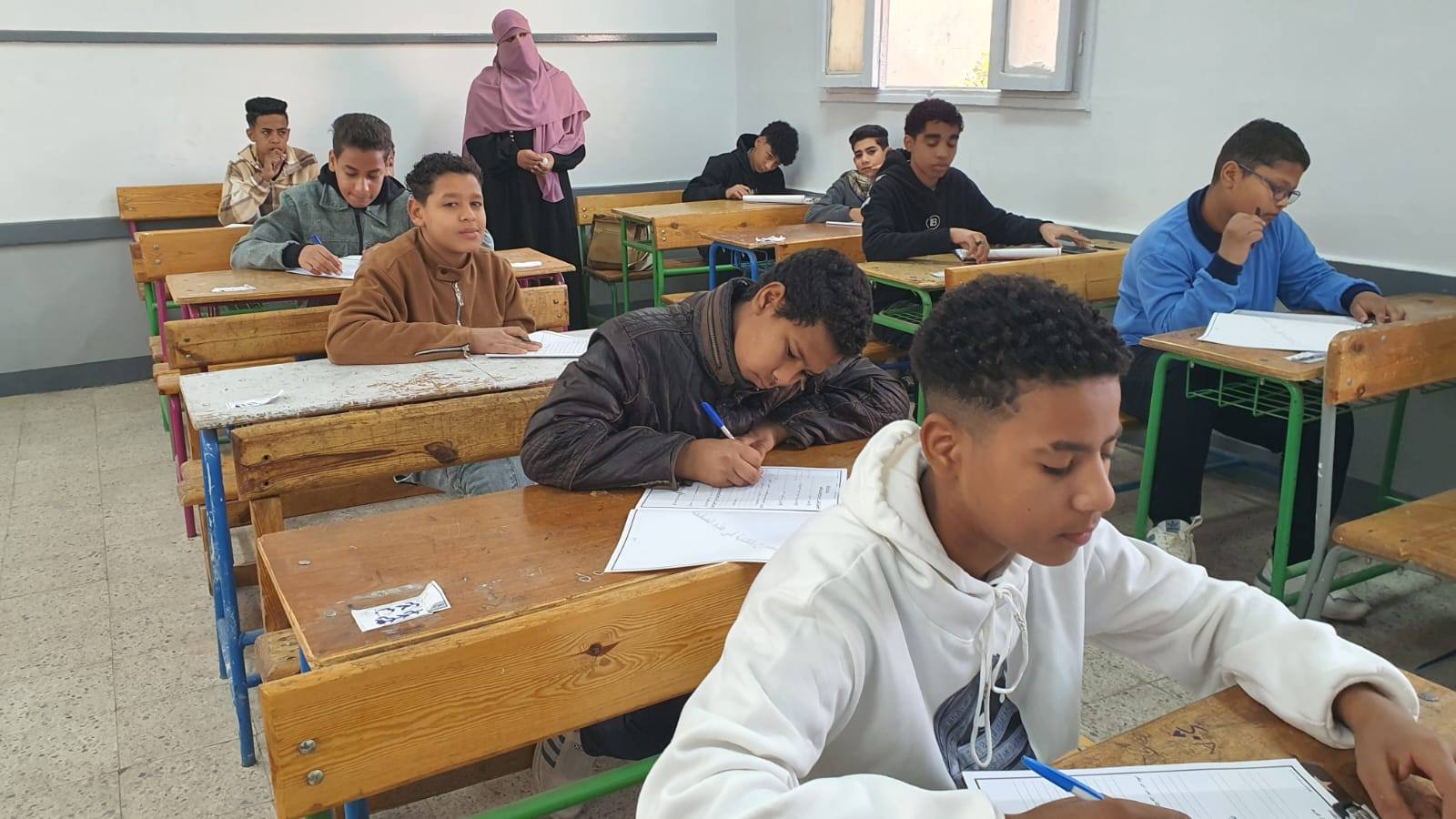 جانب من آداء طلبة الإعدادية إمتحانات نصف العام الدراسي