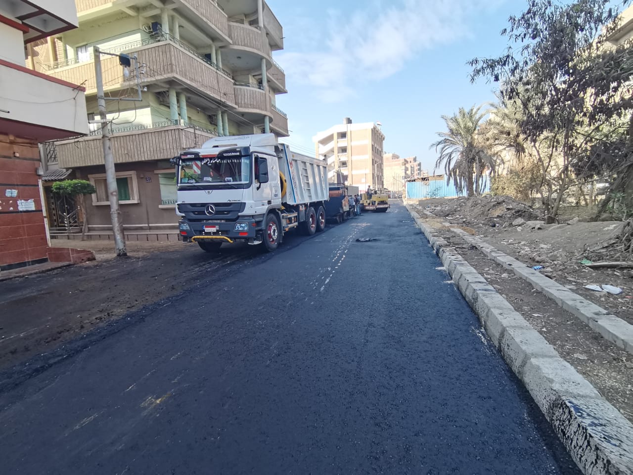 جانب من عمليات رصف الطرق (4)