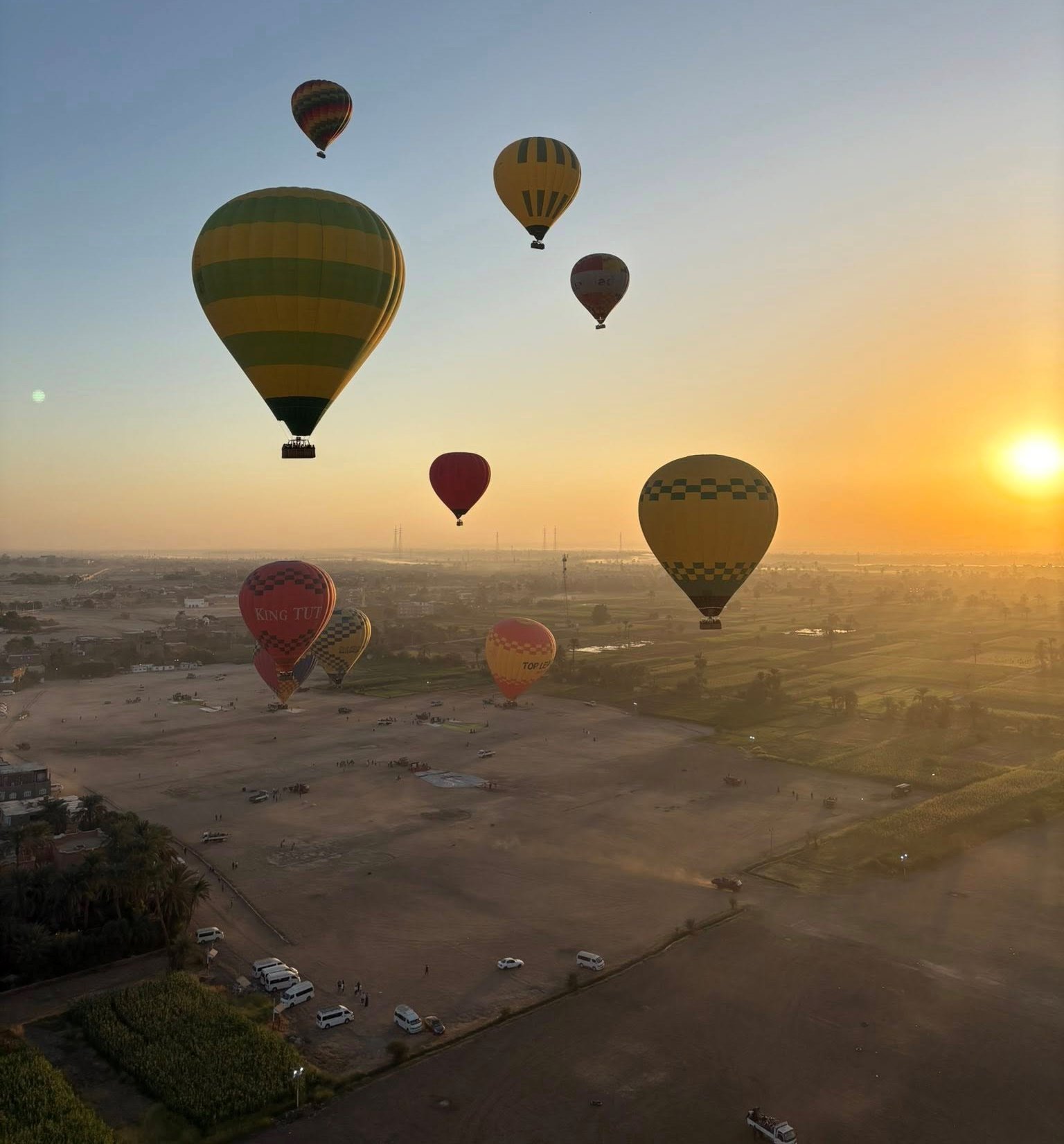 تحليق 60 رحلة بالون طائر تقل على متنها 1500 سائح