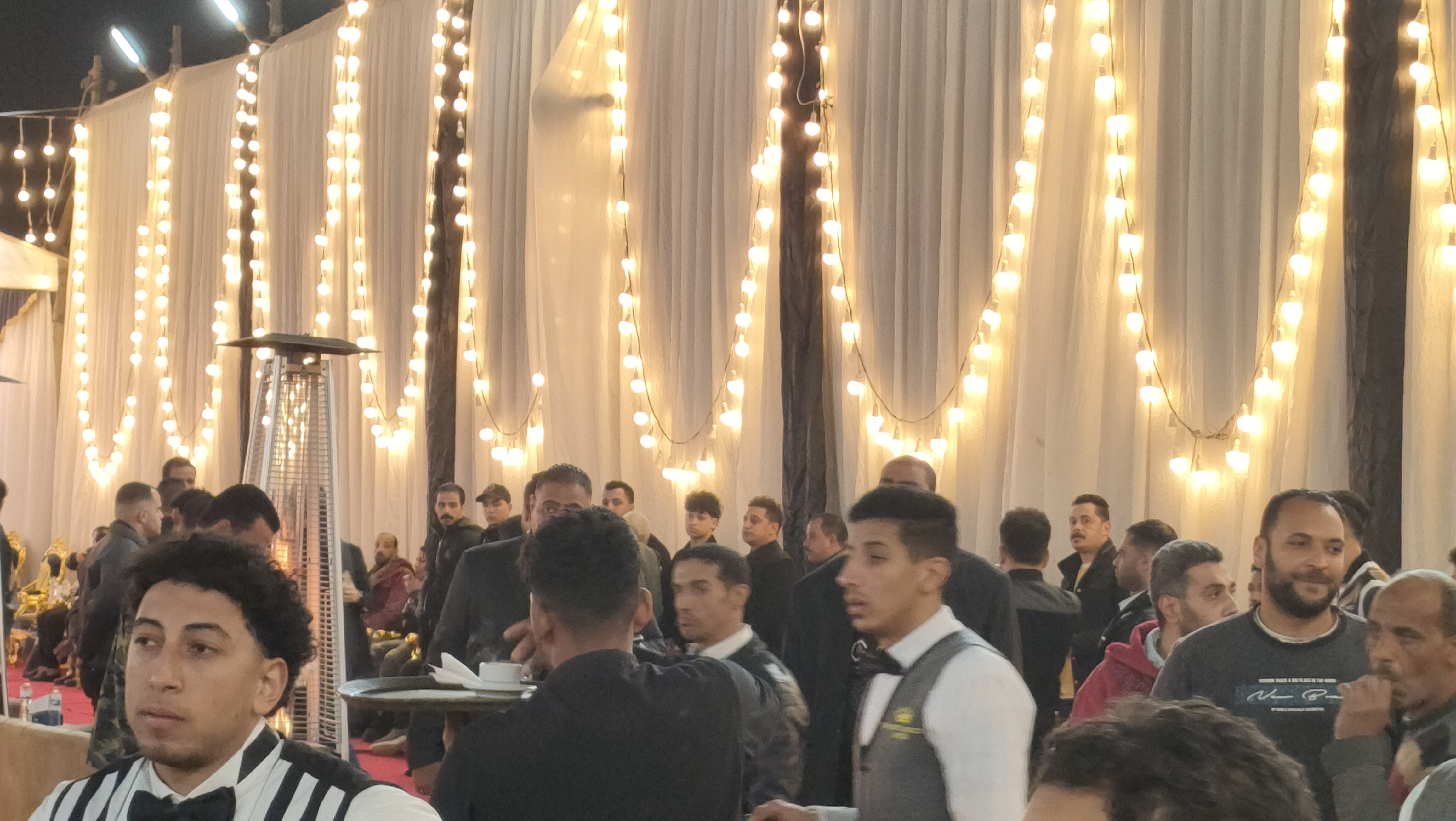 رضا البحراوى يصل لاستقبال المعزين فى وفاة والدته بطنطا (1)