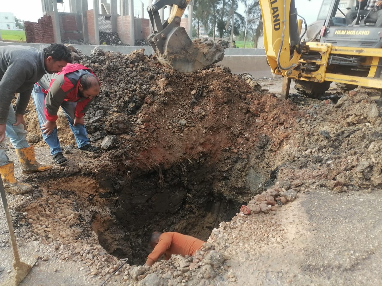 إصلاح وصيانة خطوط مياه الشرب بقرى الحدادي