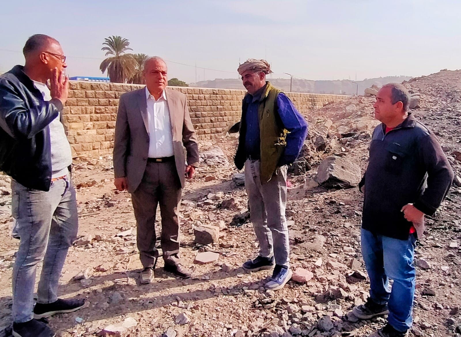 رئيس هيئة النظافة يتفقد الأعمال  (1)