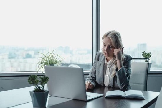 5 أبراج معروفة بتعاملها مع مشاكلها بهدوء 5 أبراج معروفة بتعاملها مع مشاكلها بهدوء