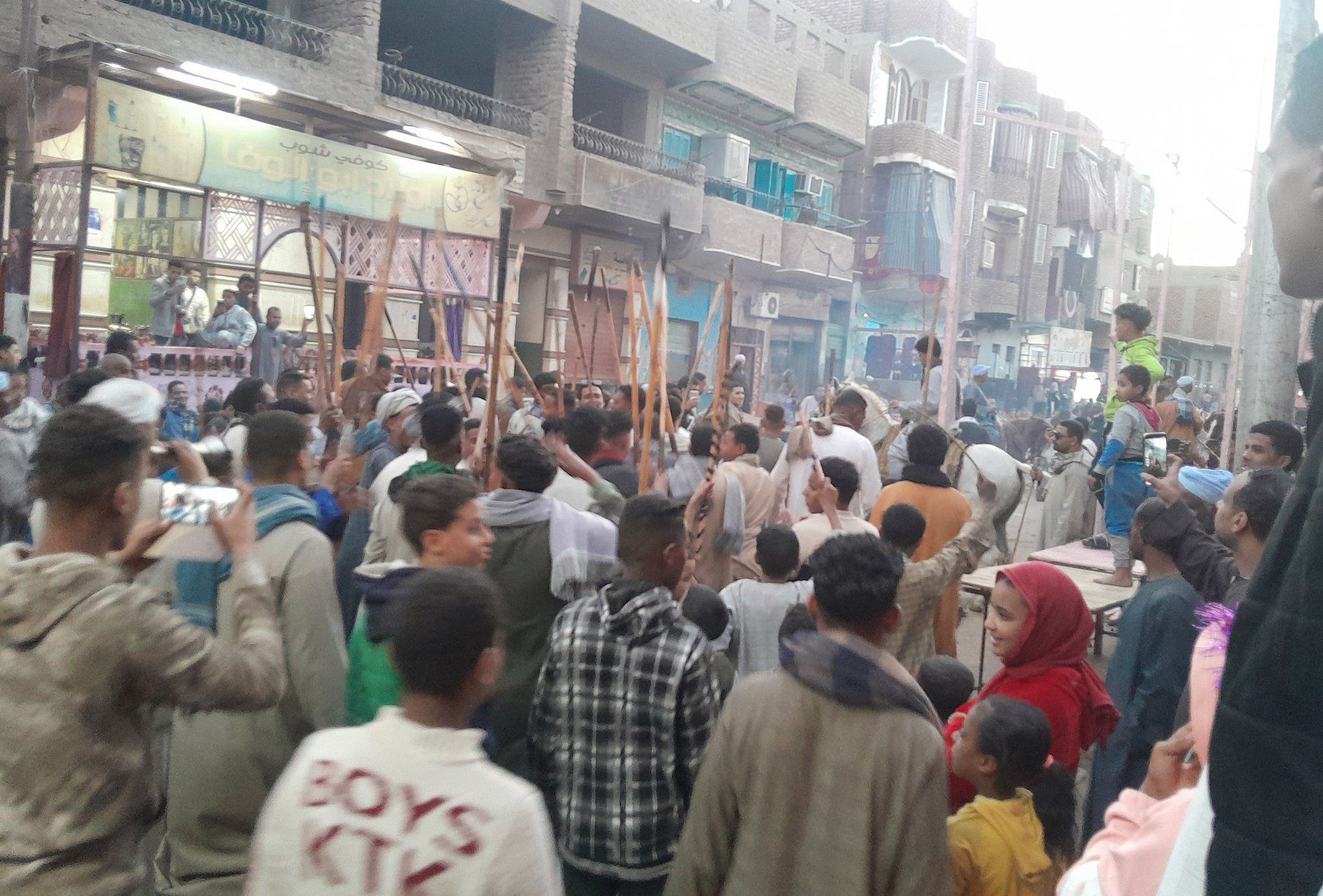 جانب من فرحة أهالى قرية العشي بإنطلاق المولد السنوى