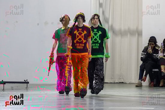 ألوان عصرية خلال العرض ألوان عصرية خلال العرض