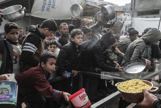 تكية خيرية لتوزيع الطعام فى غزة تكية خيرية لتوزيع الطعام فى غزة