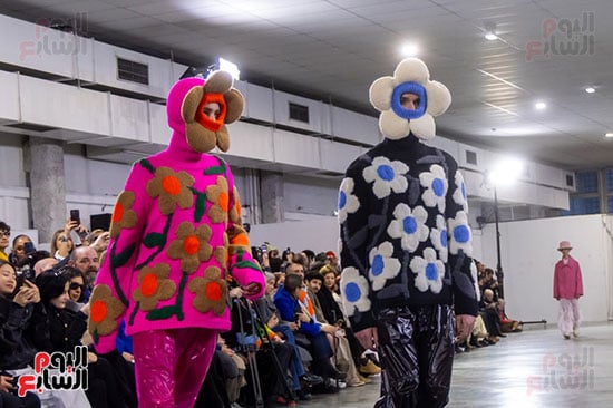 تصميمات مختلفة من الأزياء تصميمات مختلفة من الأزياء