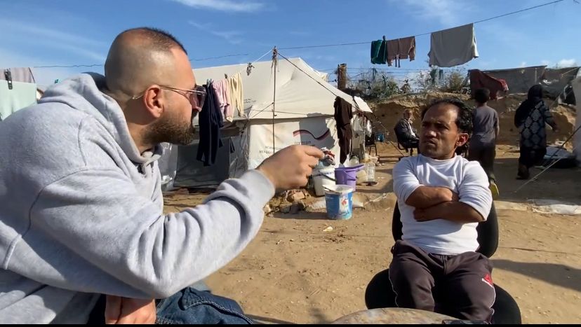 المخرج عبد الرحمن صباح يخرج الفيلم خلال الحرب