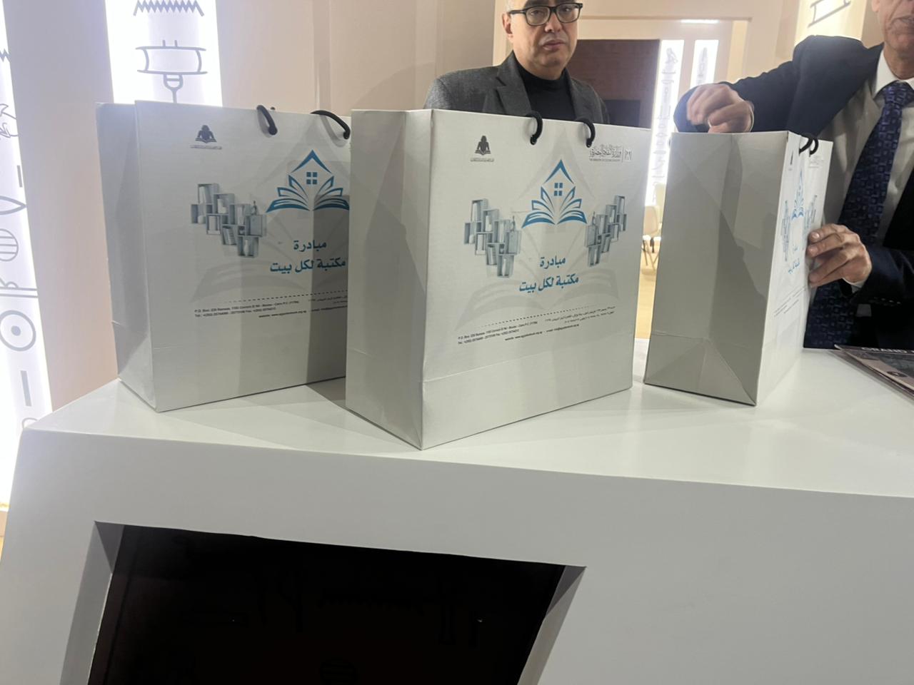 مكتبة لكل بيت بـ 100 جنيه