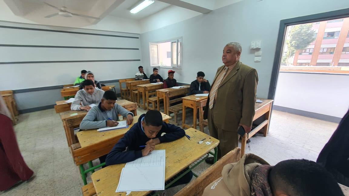 جولة بمدرسة البياضية الإعدادية بنات لمتابعة امتحانات الشهادة الإعدادية