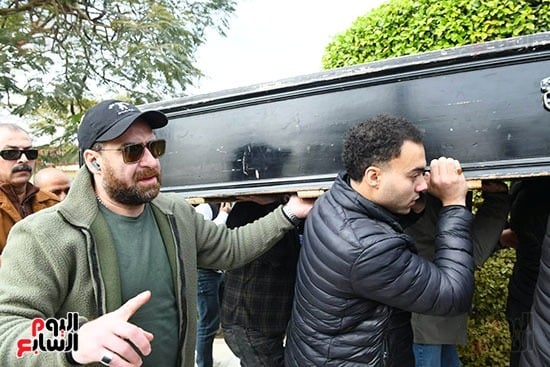 نضال الشافعي في جنازة والدته
