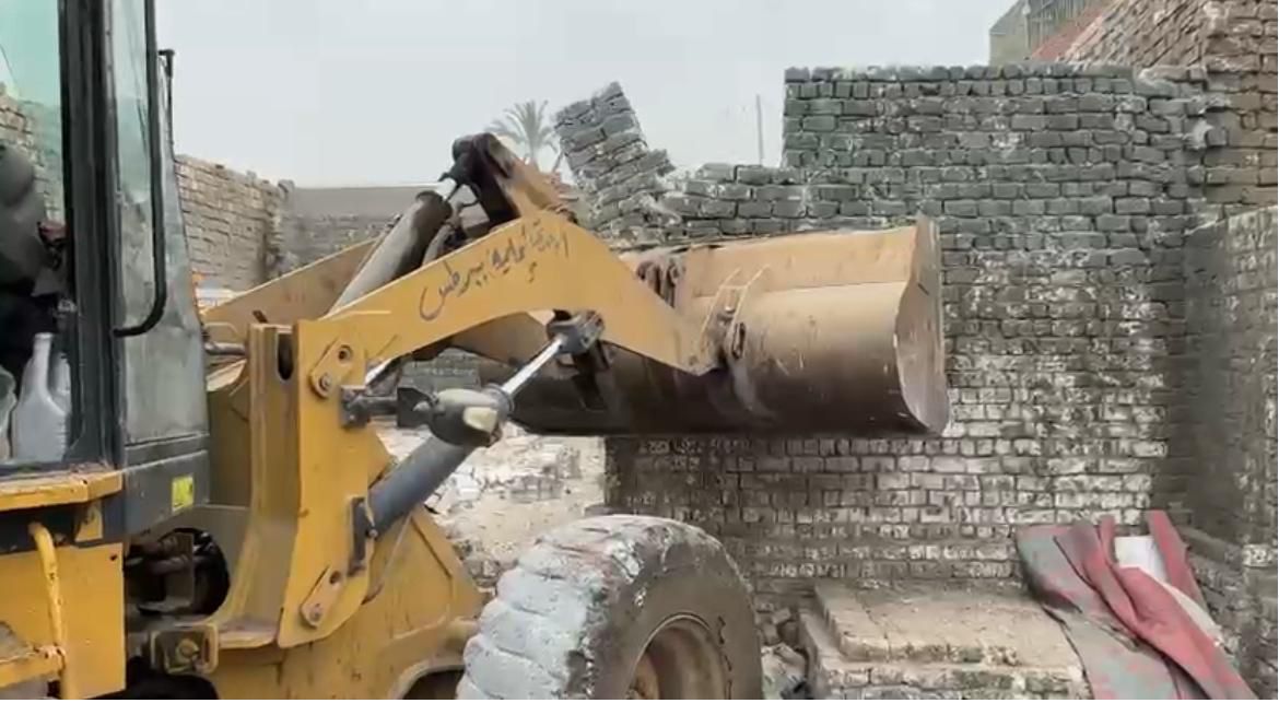 إزالة تعديات على الأراضي في أوسيم (2)