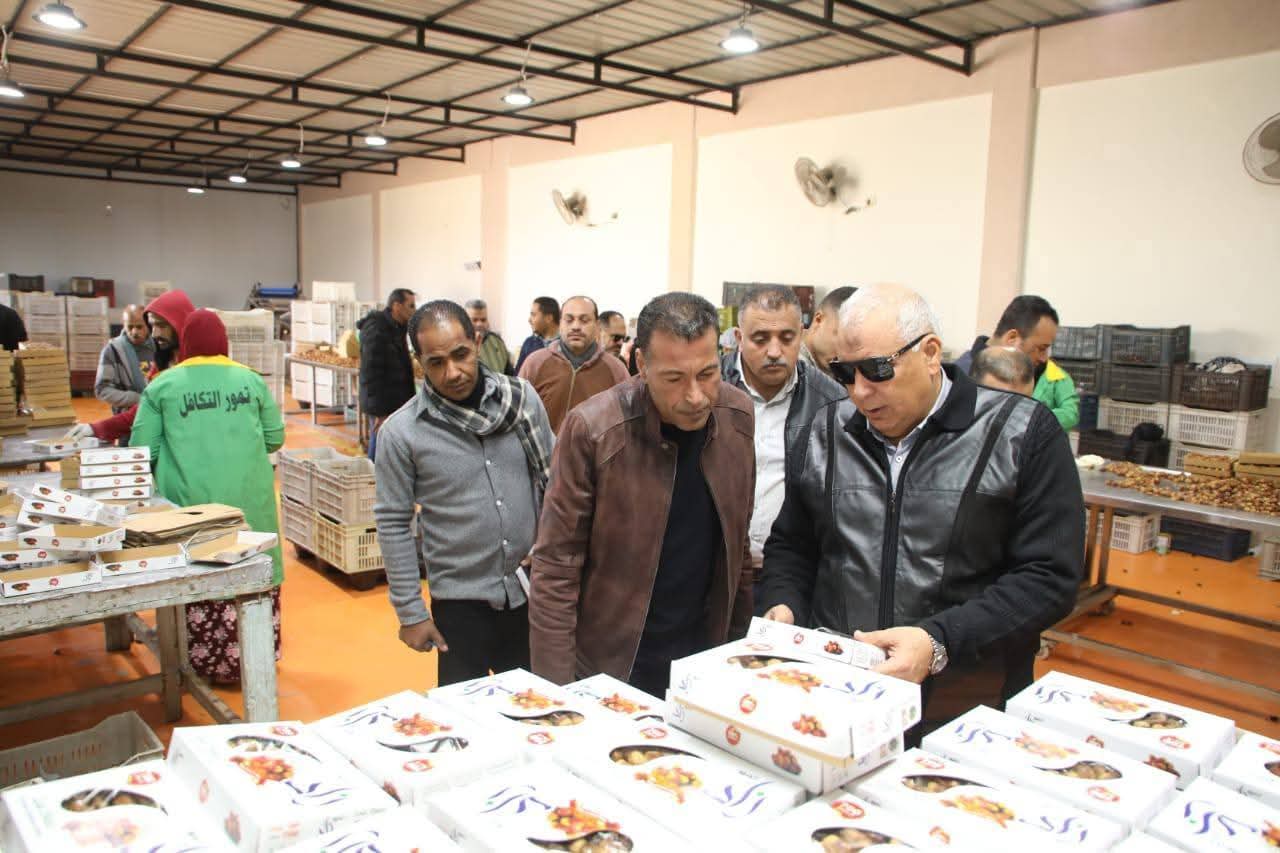 داخل مصنع تمور التكافل الاجتماعي بالخارجة داخل مصنع تمور التكافل الاجتماعي بالخارجة