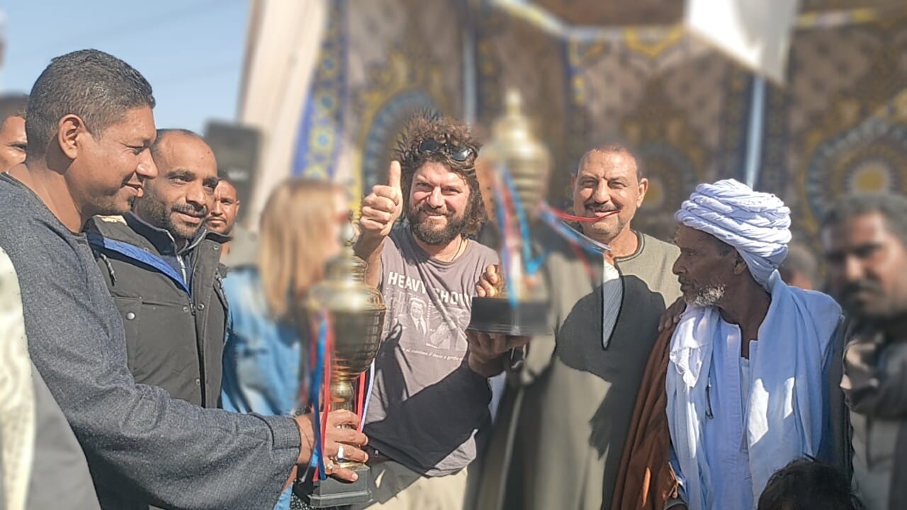 مشاركة الأجانب فى بهجة سباقات الهجن بإسنا