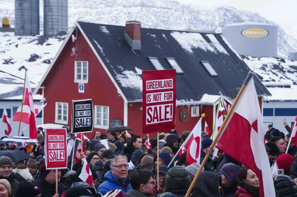 مظاهرات على الجليد.. احتجاج أهالى جزيرة جرينلاند على قرارات ترامب (5)