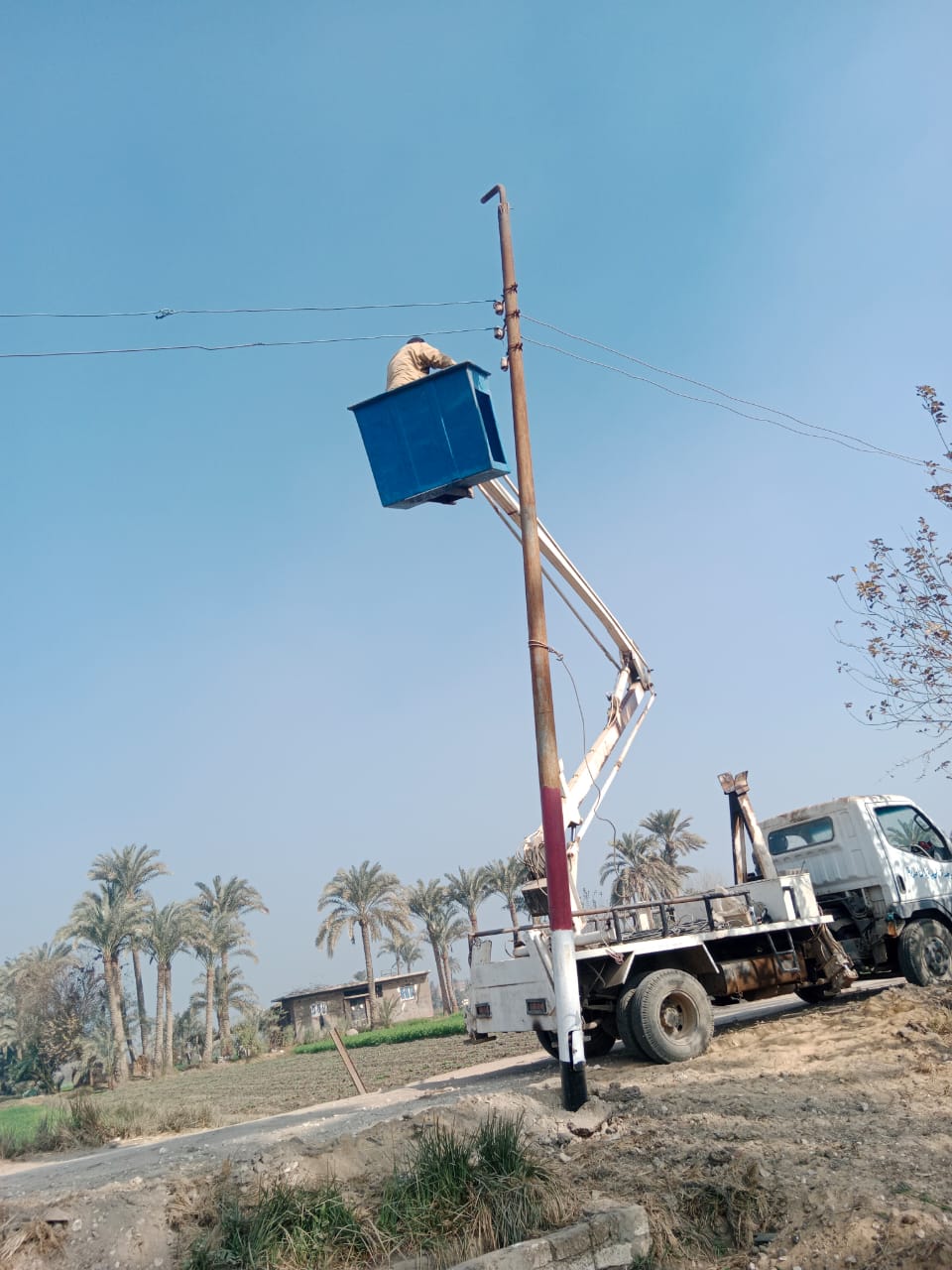 صيانة أعمدة الإنارة