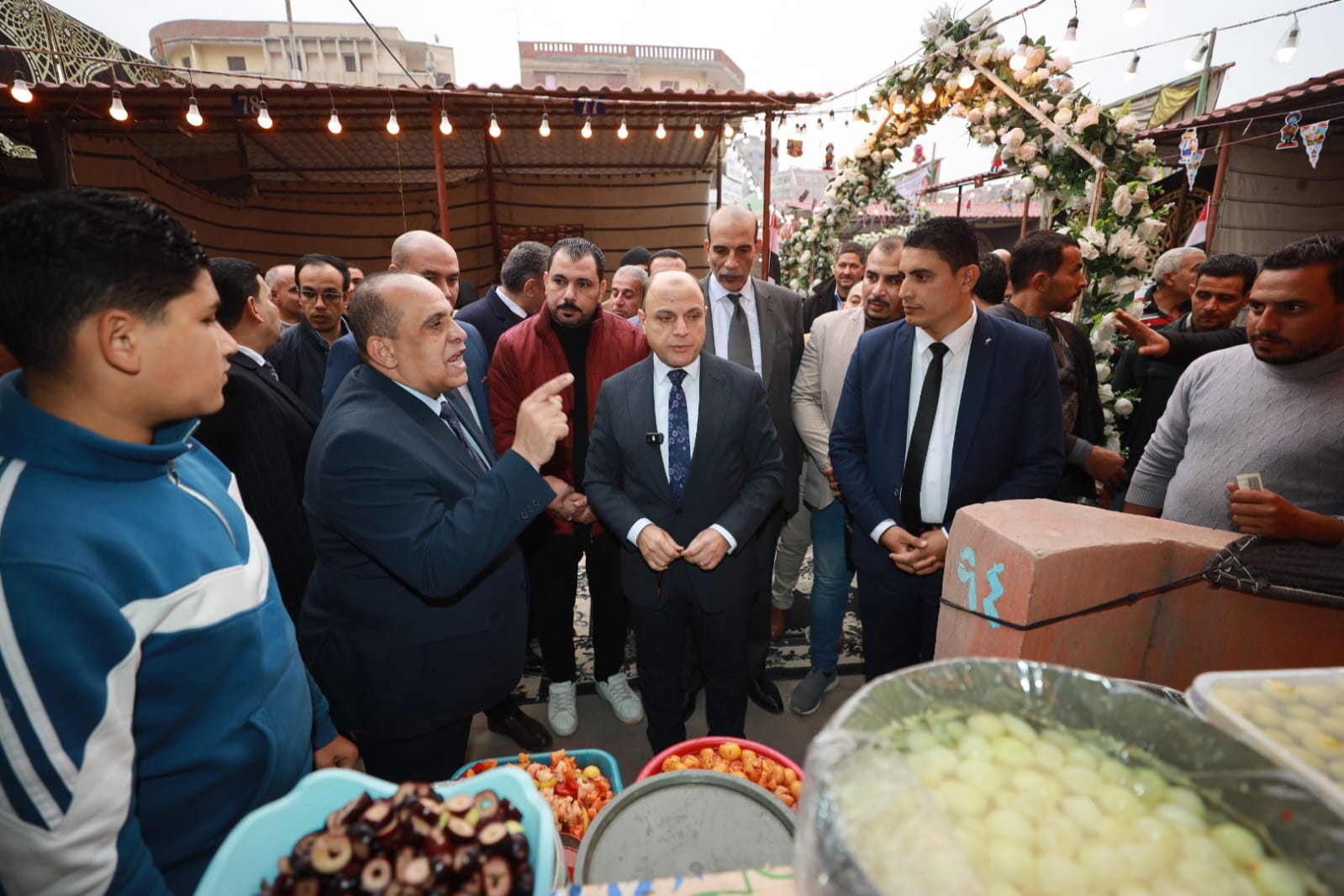 محافظ كفر الشيح يتفقد المعرض