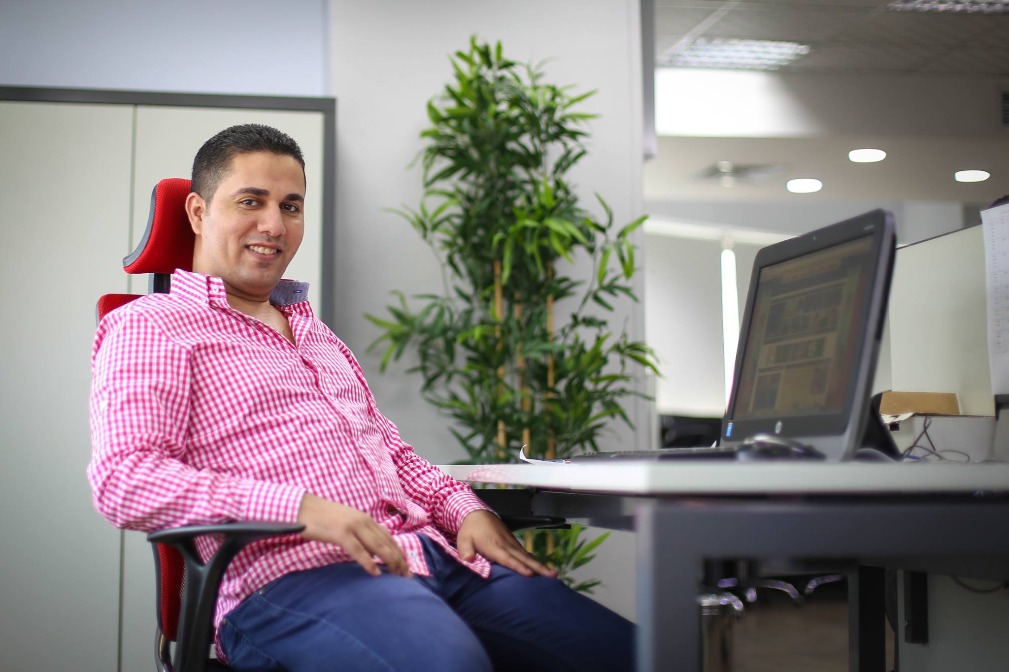 الزميل علام الزميل علام