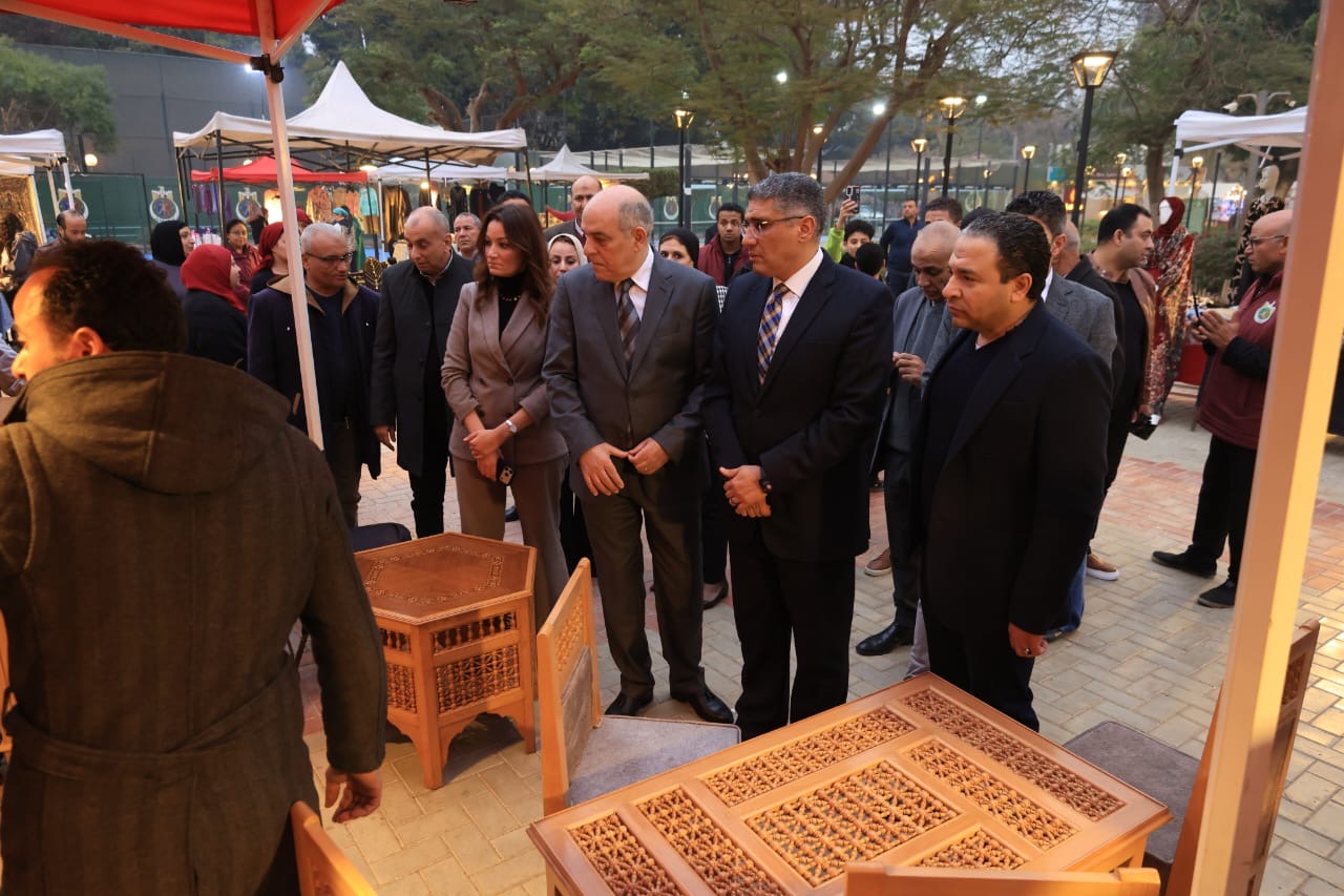 محافظ الجيزة يفتتح معرض الحرف اليدوية