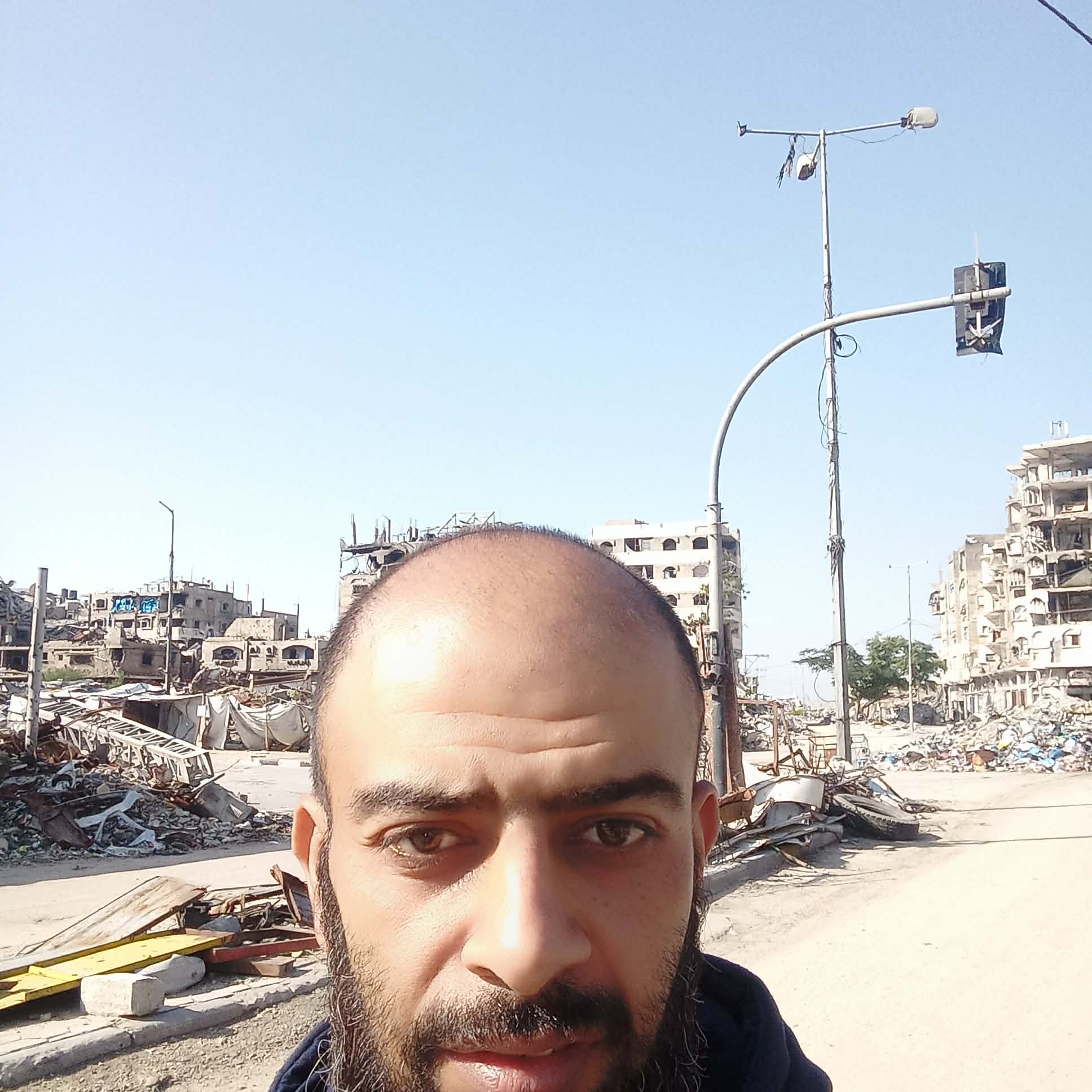 صورة حديثة لسيف بهار  بالقرب من حى الشجاعية المحتل حيث يوجد منزله المدمر المحتل