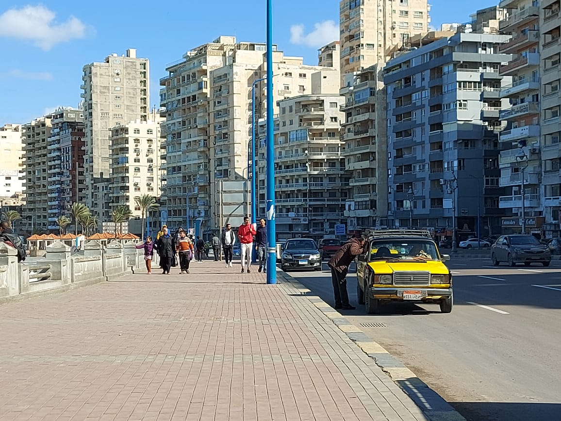 التنزه على الكورنيش التنزه على الكورنيش