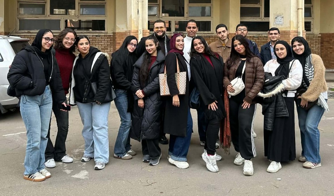 الطلاب والطالبات المشاركين فى المبادرة بالإسكندرية