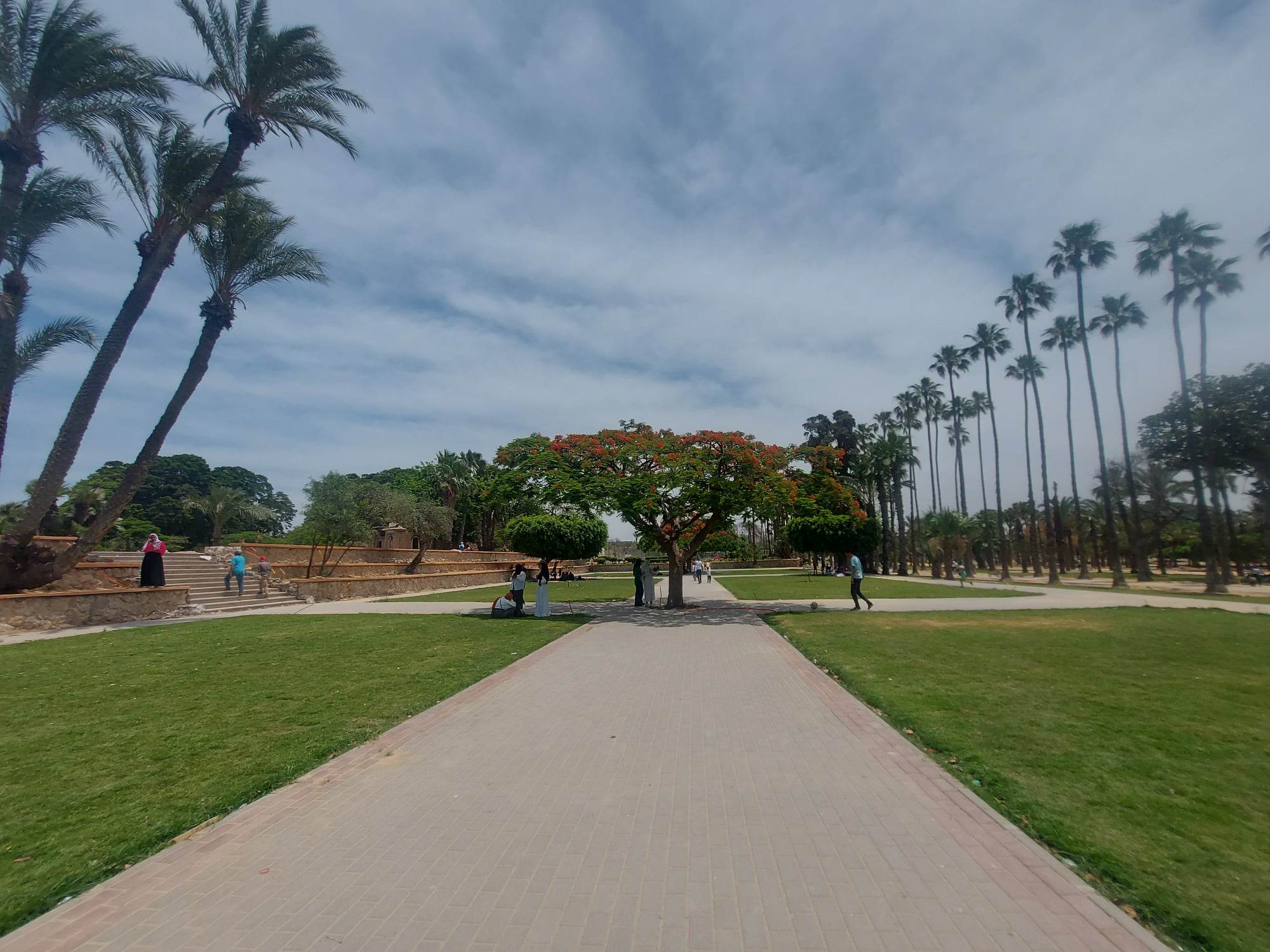 اقبال من الاهالى على حديقة انطونيادس اقبال من الاهالى على حديقة انطونيادس