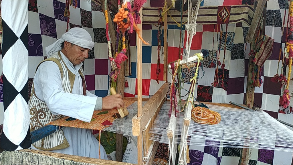 صناعات الصوف اليدوية بمطروح من مفردات التراث البدوي صناعات الصوف اليدوية بمطروح من مفردات التراث البدوي