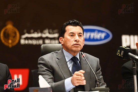 اشرف صبحى يلقى كلمته