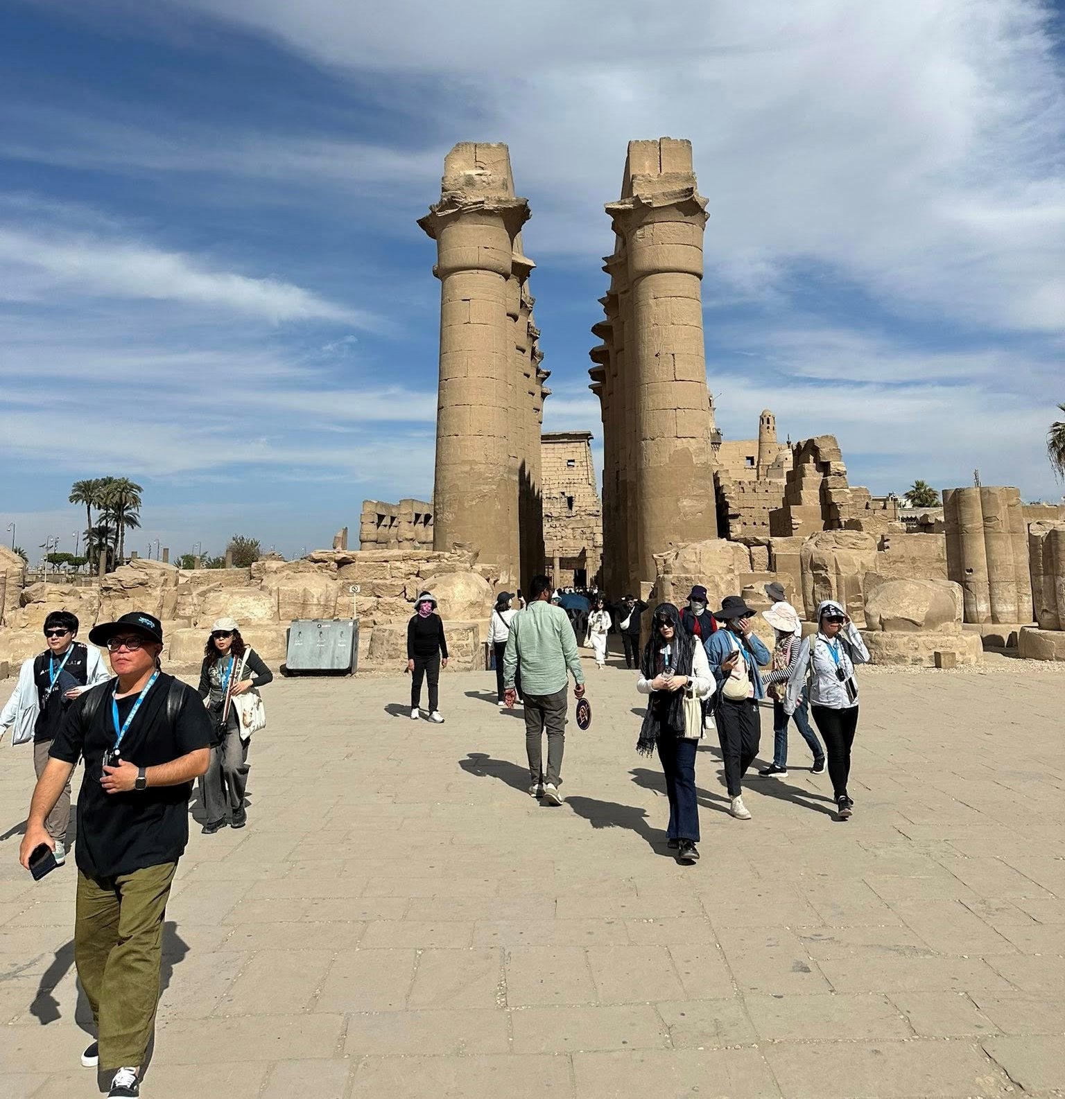 جانب من الإقبال السياحى المميز فى معابد الأقصر جانب من الإقبال السياحى المميز فى معابد الأقصر