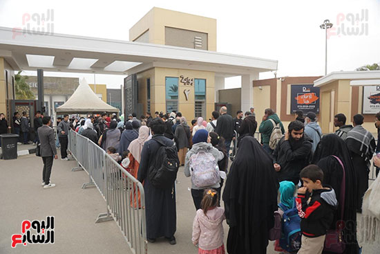 إقبالا كبيرا من الزوار إقبالا كبيرا من الزوار