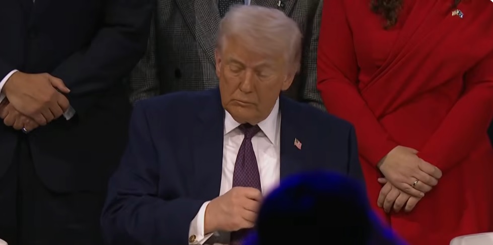 ترامب خلال توقيع ميثاق مجلس السلام العالمي