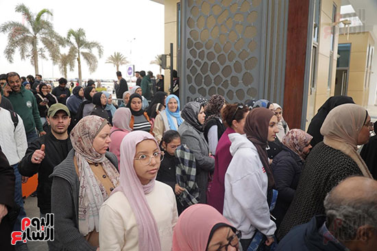 إقبال ملحوظ من الأسر والشباب إقبال ملحوظ من الأسر والشباب