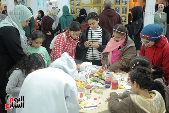 التلوين مع الأطفال التلوين مع الأطفال