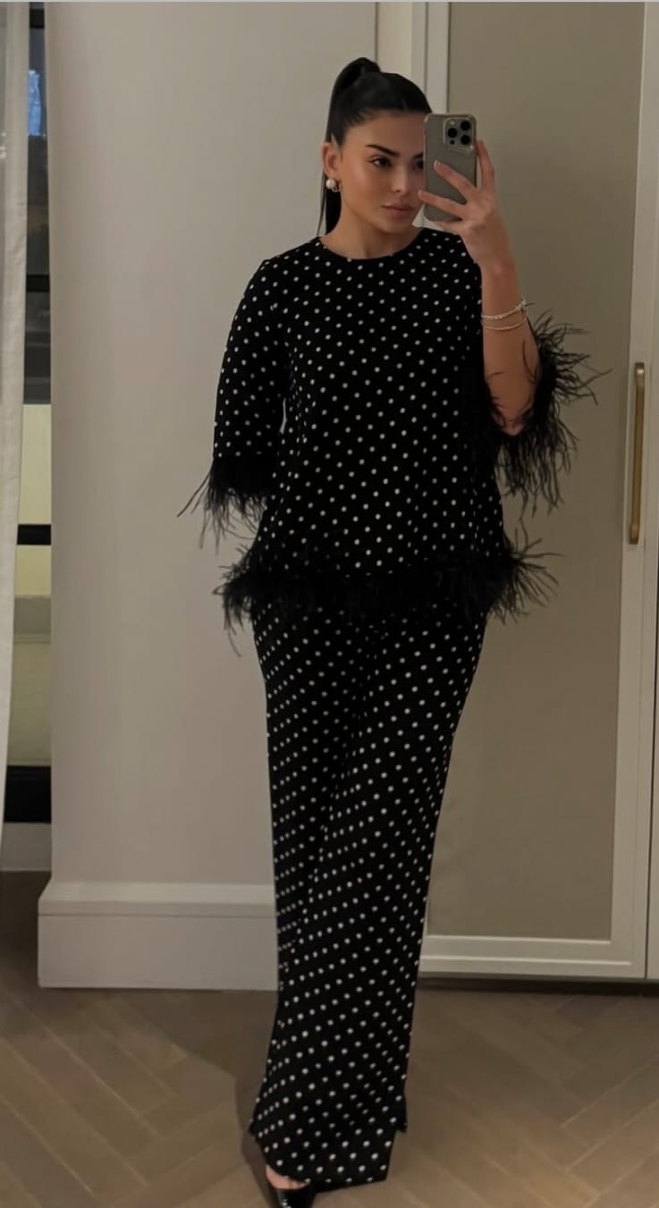 اسماء جلال ببدلة مطرزة