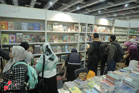 إقبال متواصل على دور النشر إقبال متواصل على دور النشر