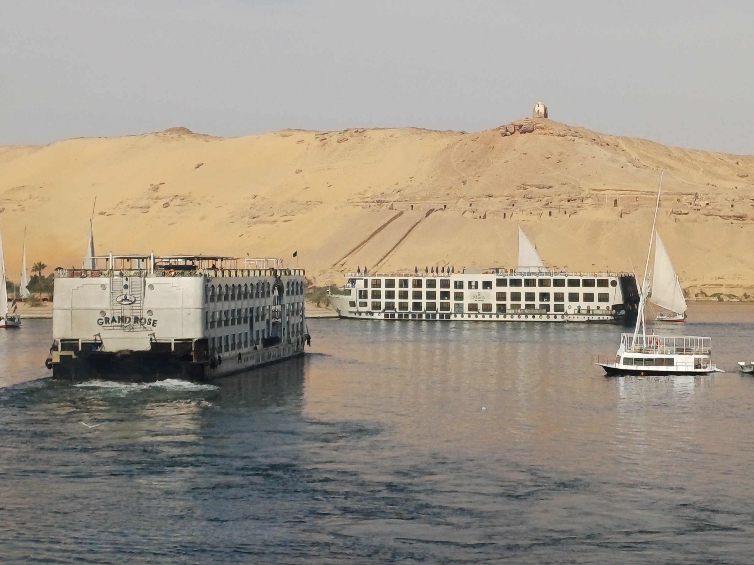 البواخر فى النيل البواخر فى النيل