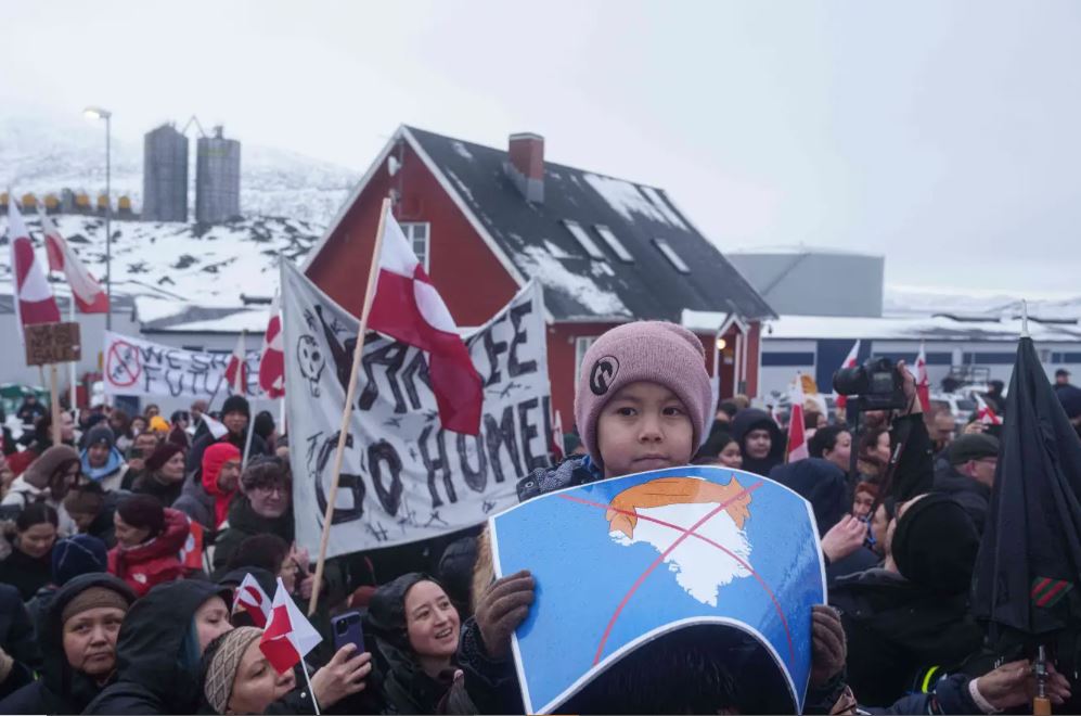 مظاهرات على الجليد.. احتجاج أهالى جزيرة جرينلاند على قرارات ترامب (4)