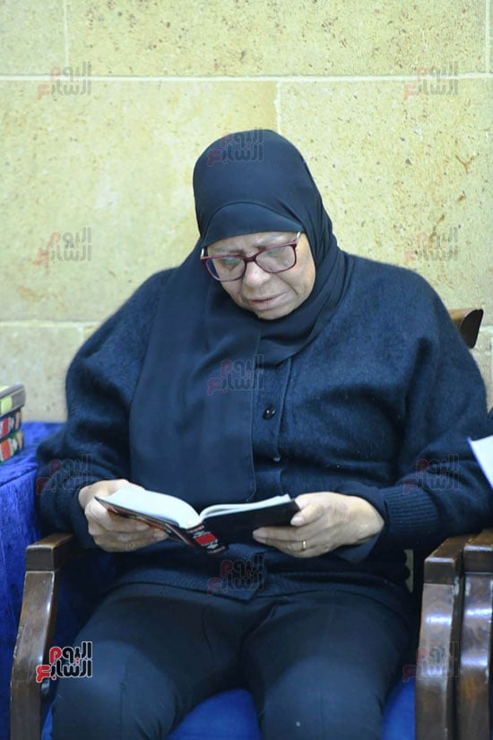 والدة-ريهام-عاصم-تقرا-القرآن والدة-ريهام-عاصم-تقرا-القرآن