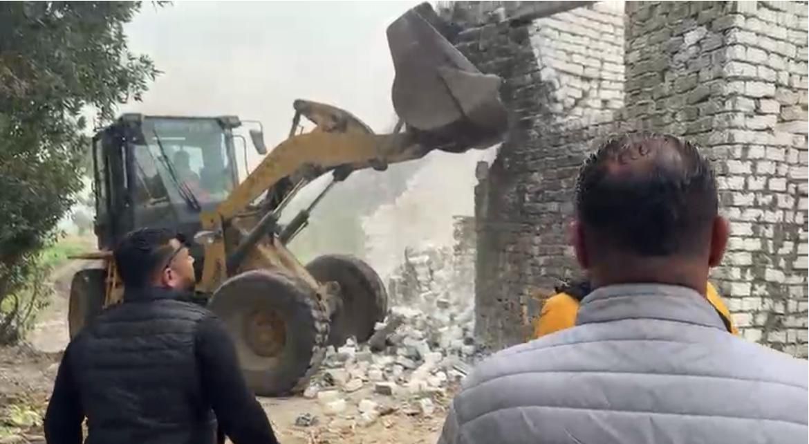 إزالة تعديات على الأراضي في أوسيم (3)