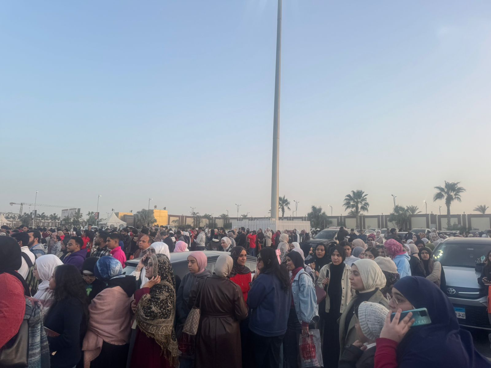 طوابير حفل التوقيع