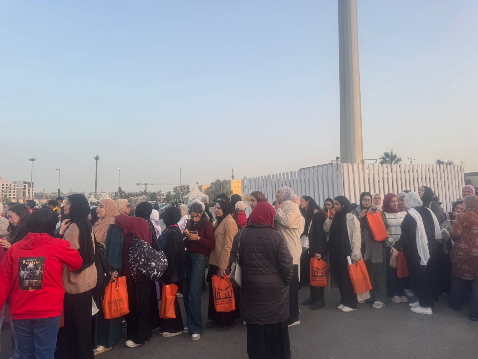 طوابير حفل التوقيع