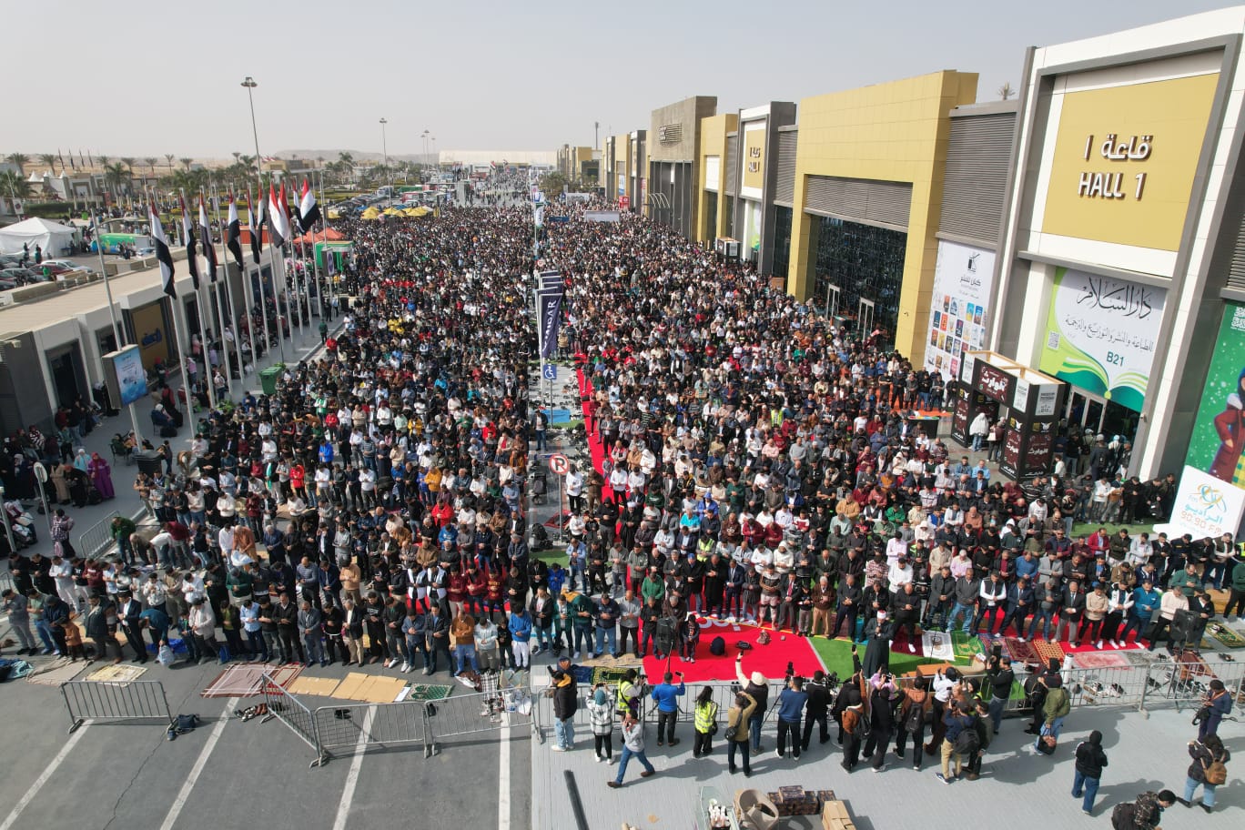 صلاة الجمعة فى المعرض