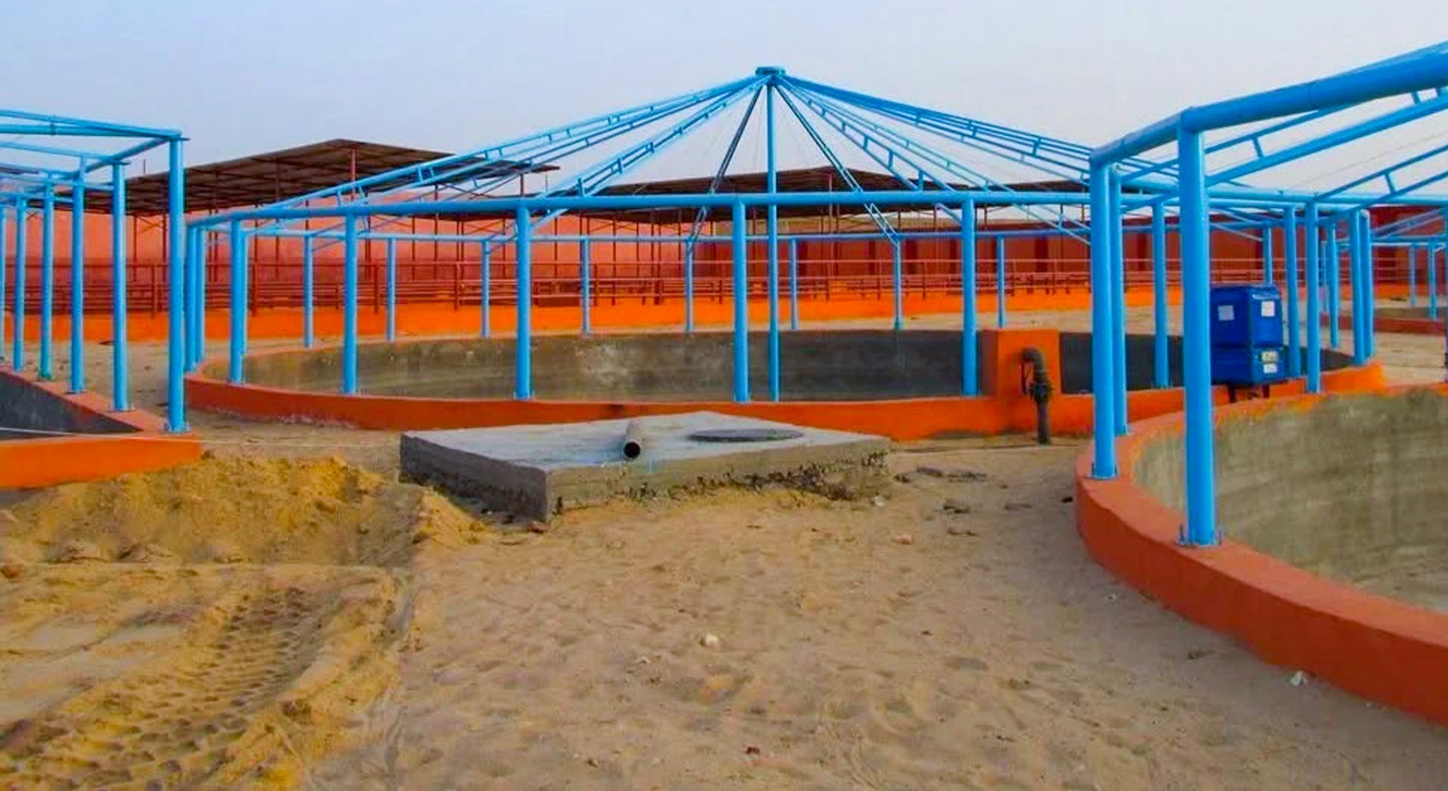 التعاقد على تشغيل وتطوير المزرعة النموذجية للإنتاج السمكى والحيوانى رسمياً