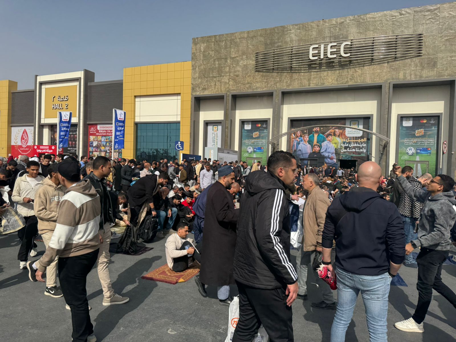 صلاة الجمعة بمعرض الكتاب