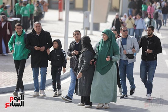 أسر بكاملها فى معرض الكتاب