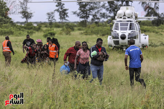 طارات تسارك فى إجلاء المصابين