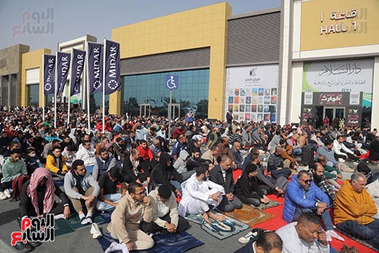 جمهور المعرض أثناء خطبة الجمعة